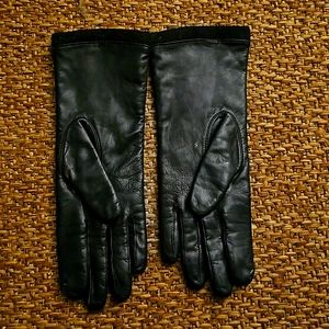 Pristine, never worn LL Bean ladies brown, lined gloves in small.